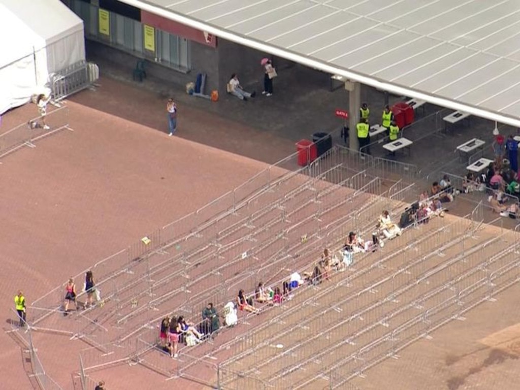 Harry Styles Sydney show. Fans queue for singer at Accor Stadium