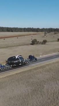 Giant sculpture makes long journey across Australia