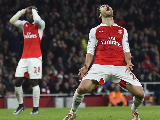 Arsenal's Costa Rican striker Joel Campbell (L) and Arsenal's French midfielder Mathieu Flamini.