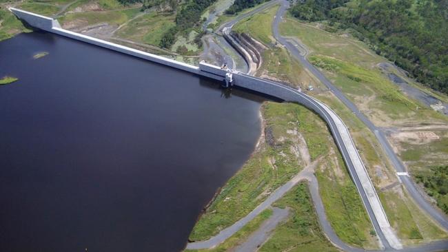 Paradise Dam will be flushed of more than 100,000 megalitres over 10 weeks.