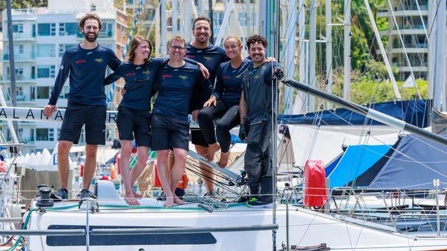 Jack Kliner (skipper), from Brisbane, Jessica Watson, from Bayside, Melbourne, Sam Duncan, from Melbourne, Xavier Doerr from the Gold Coast, Annie Eastgate from Brisbane and Steve Quiros from Brisbane.