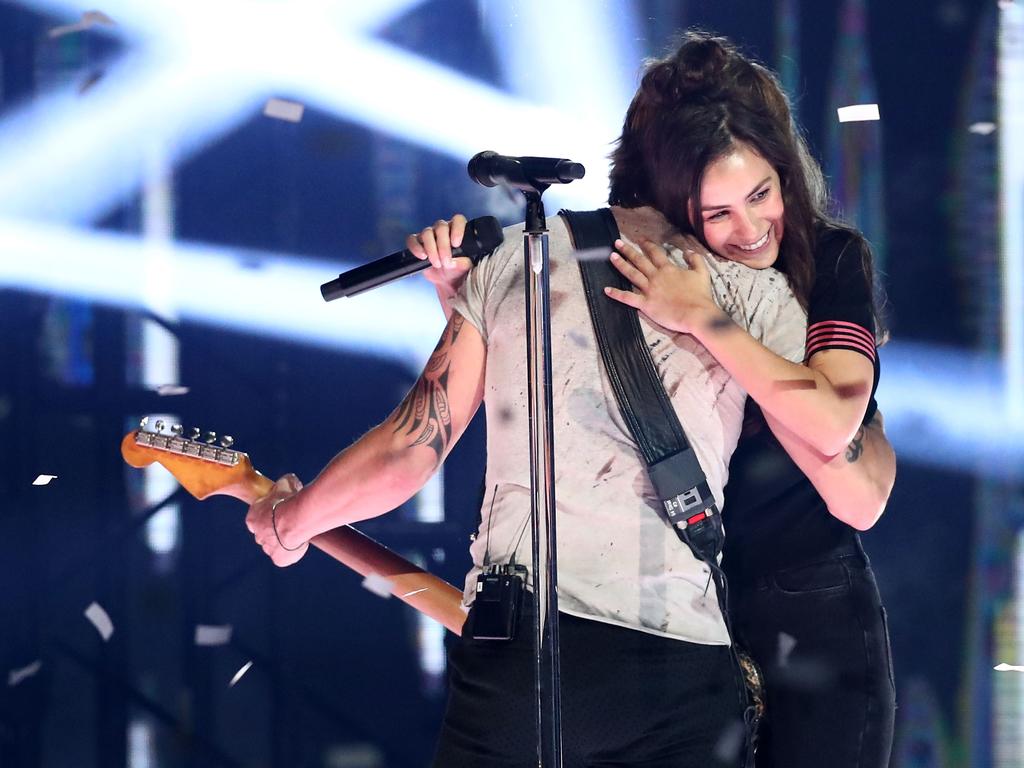 Amy Shark hugs Keith Urban after their ARIAs performance.