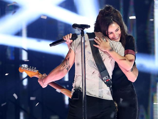 Amy Shark hugs Keith Urban after their ARIAs performance.