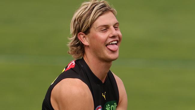 MELBOURNE, AUSTRALIA - MARCH 26: Josh Smillie of the Tigers aahduring a Richmond Tigers AFL training session at Punt Road Oval on March 26, 2025 in Melbourne, Australia. (Photo by Robert Cianflone/Getty Images)