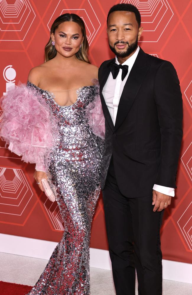 Chrissy teigen best sale red carpet dresses