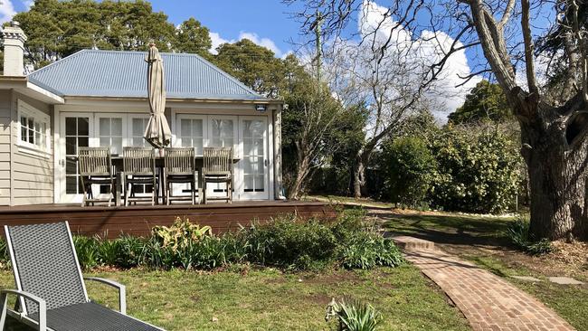 Walnut Cottage in Burrawang is a darling cottage that gets its name from the large Walnut tree in the yard.