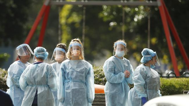 Workers in personal protective equipment. Picture: Daniel Pockett/Getty.