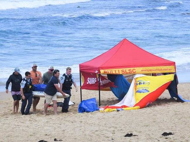 SYDNEY, AUSTRALIA - NewsWire Photos October 31, 2021: One person deceased and seven people rescued after boat capsizes of Wanoira Point, Bulli near Wollongong.Officers attached to Wollongong Police Area Command attended with the assistance of Surf Life Savers and the Marine Area Command.The body is taken way by the coroner with help of life savers and police.Picture: NCA NewsWire / Simon Bullard