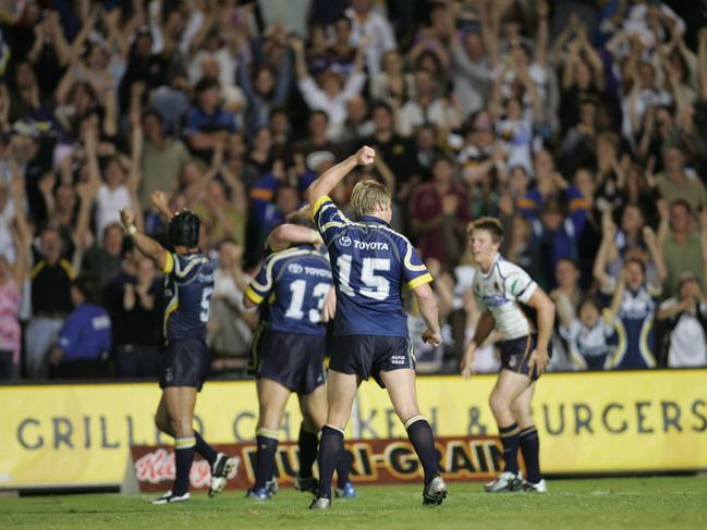Broncos vs Nth Qld Cowboys at Dairy Farmers Stadium T’ville . NRL - 18.9.04