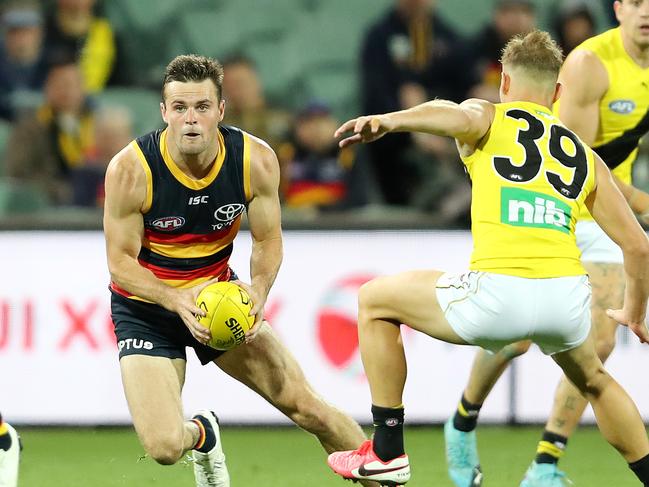 AFL  - Saturday, 19th September, 2020 - Adelaide Crows v Richmond at the Adelaide Oval. Adelaide's Brad   Crouch and Richmond's Jake Aarts  Picture: Sarah Reed