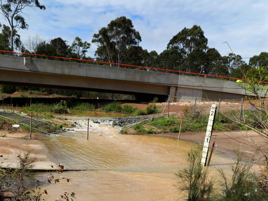 Rouse Hill: New Rouse Rd bridge open to traffic | Daily Telegraph