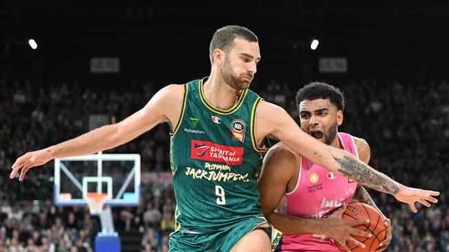 HOBART, AUSTRALIA – JANUARY 01: Jack McVeigh of the Jackjumpers blocks Anthony Lamb of the Breakers during the round 13 NBL match between Tasmania Jackjumpers and New Zealand Breakers at MyState Bank Arena, on January 01, 2024, in Hobart, Australia. (Photo by Steve Bell/Getty Images)