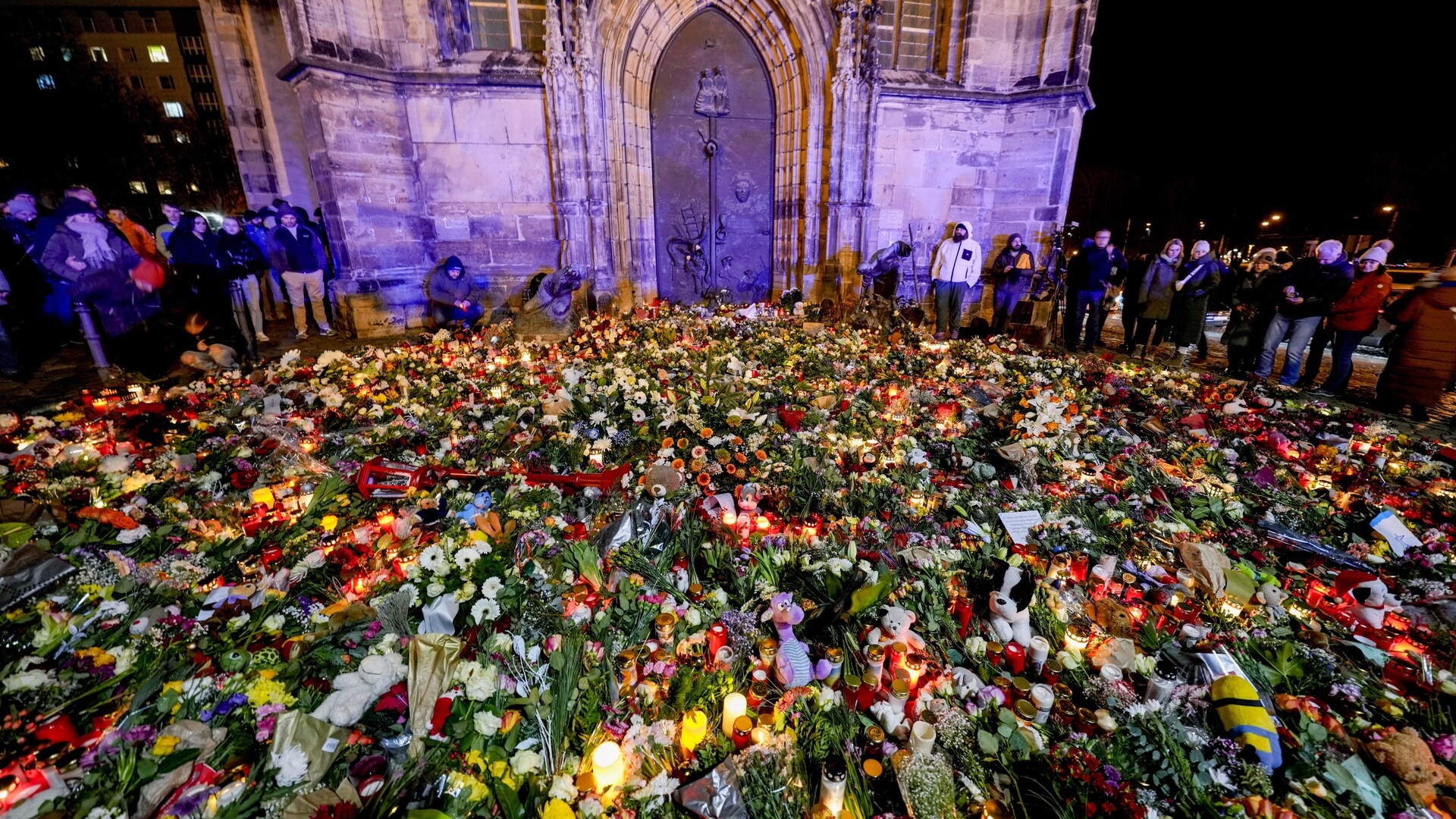 'Incredibly sombre': Hundreds mourn after Germany's Christmas market attack