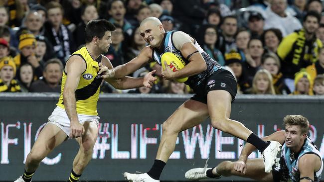 AFL - 08/06/18 - Port Adelaide v Richmond at The Adelaide Oval. Sam Powell-Pepper hands out a "Don't Argue" to Trent Cotchin. Picture Sarah Reed