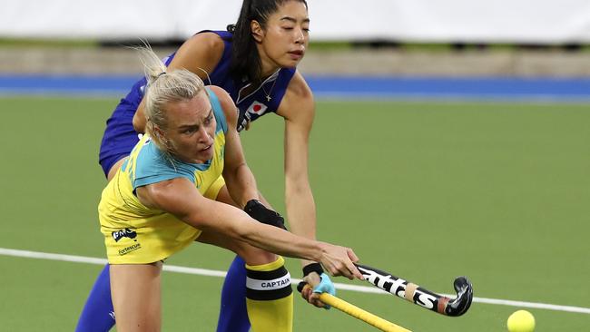 Jane Claxton and Hazuki Yuda clash at the State Hockey Centre. Picture Sarah Reed