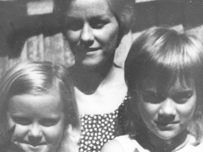 Barbara McCulkin and her daughters Vicki and Leanne.