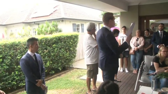 Replay: Brisbane house auction - 25 Doughty Ave, Holland Park West – David Holmes