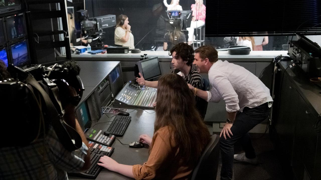 Sunrise weatherman Sam Mac with students at Bond University. Picture: Cavan Flynn/Bond University.