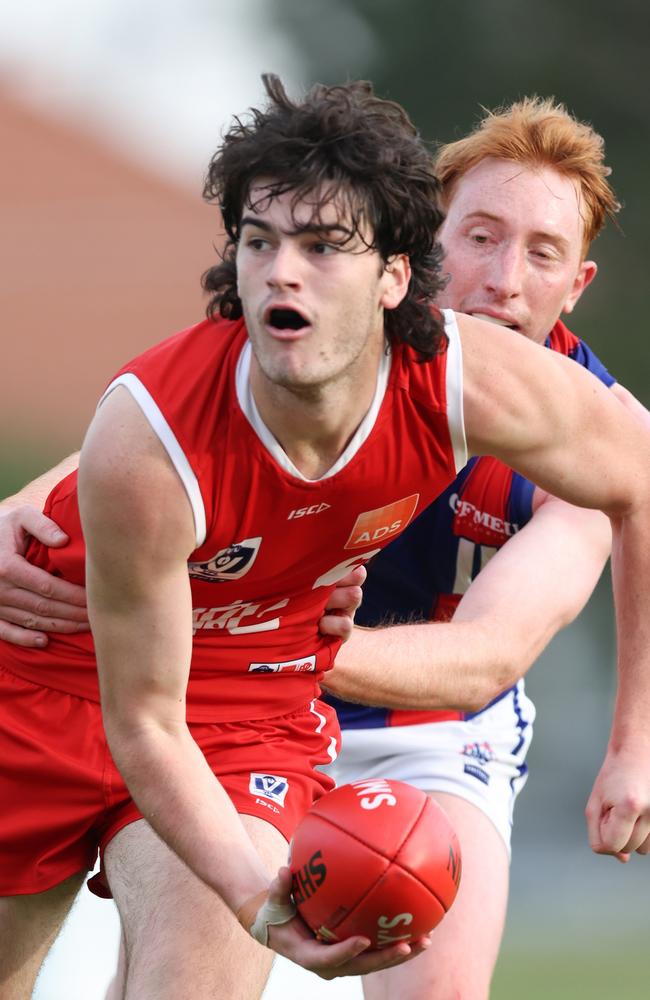 Will Elliott gets away a handball for the Ants. Photo: Rob Lawson/AFL Photos