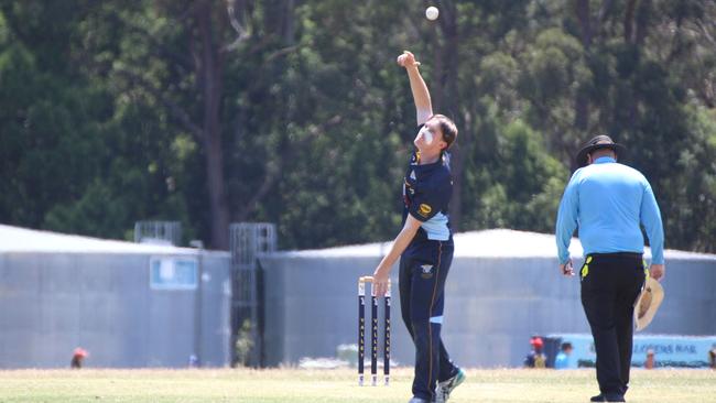 Sam Lewis of Ashgrove playing in the Taverners Qld Boys Under 17s action between Valley and Ipswich.