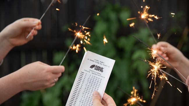 A Tweed Heads man won $700,000 in the weekend's Saturday Lotto draw.