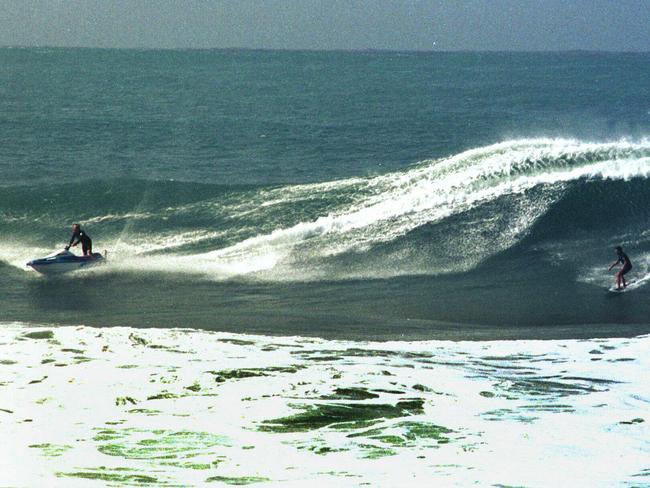 1999 Big Surf off Snapper Rocks,