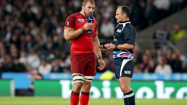 Peyper: ‘Seen anything good on TV recently’. Robshaw: ‘Nah, it’s all repeats, isn’t it?’