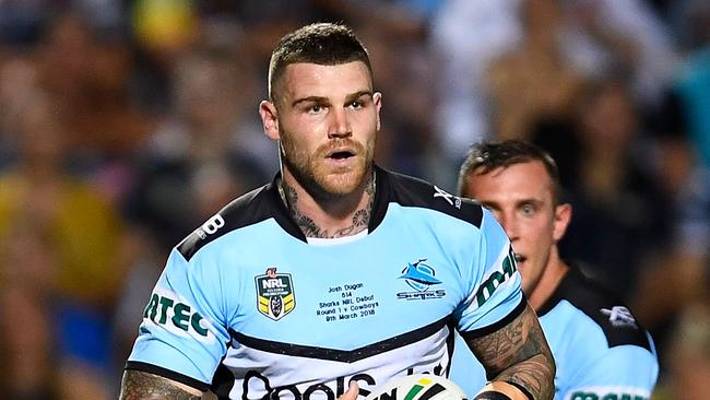 TOWNSVILLE, AUSTRALIA — MARCH 09: Josh Dugan of the Sharks runs in to score a try during the round one NRL match between the North Queensland Cowboys and the Cronulla Sharks at 1300 SMILES Stadium on March 9, 2018 in Townsville, Australia. (Photo by Ian Hitchcock/Getty Images)