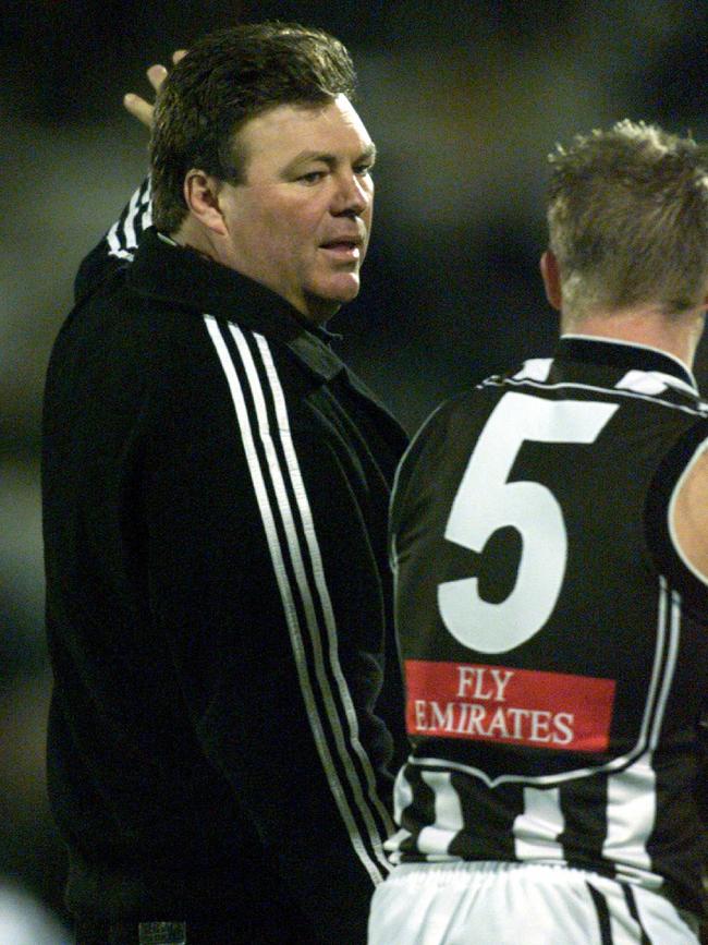 Neil Balme speaks to Nathan Buckley during the 2000 season.