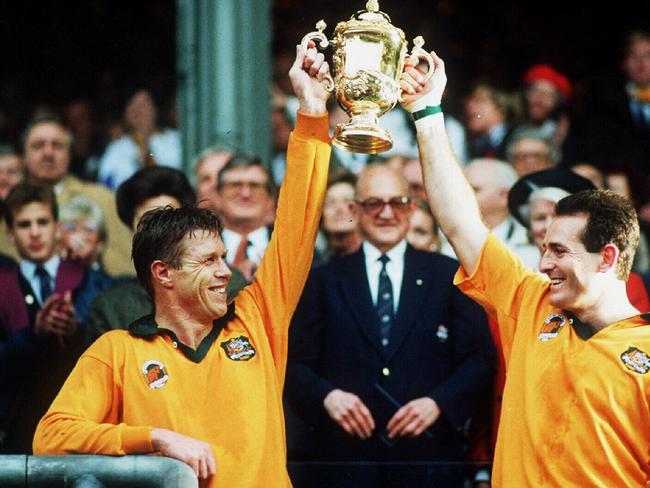 Aust's RU captain Nick Farr-Jones (L) & David Campese hold Webb Ellis 1991 Rugby World Cup Trophy after Wallabies win over England in final Sport / Rugby Union / o/seas celebrating