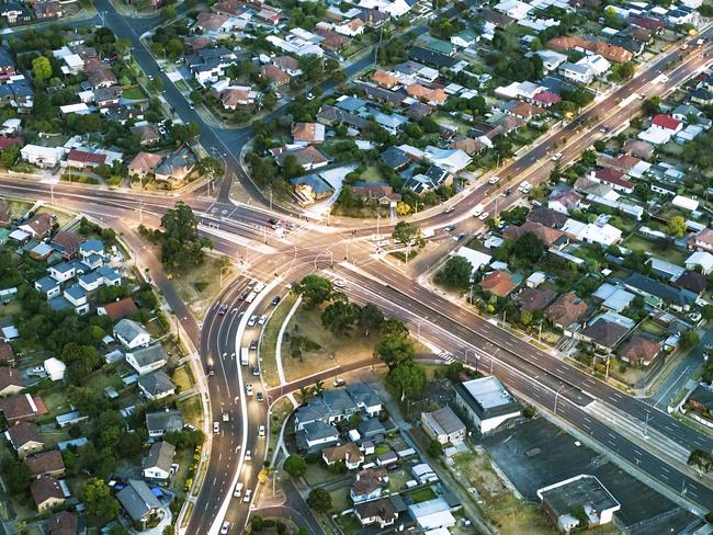 VETTA NOM Aerial view of major roads cutting through housing developments in suburban Melbourne, Australia. [url=file_closeup?id=24341906][img]/file_thumbview/24341906/2[/img][/url]