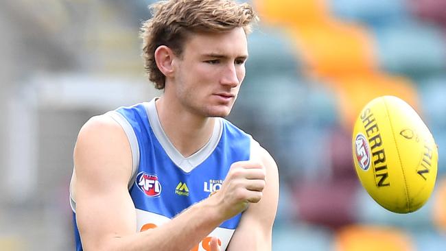 BRISBANE, AUSTRALIA - AUGUST 27: Harris Andrews handballs during a Brisbane Lions AFL training session at The Gabba on August 27, 2019 in Brisbane, Australia. (Photo by Bradley Kanaris/Getty Images)