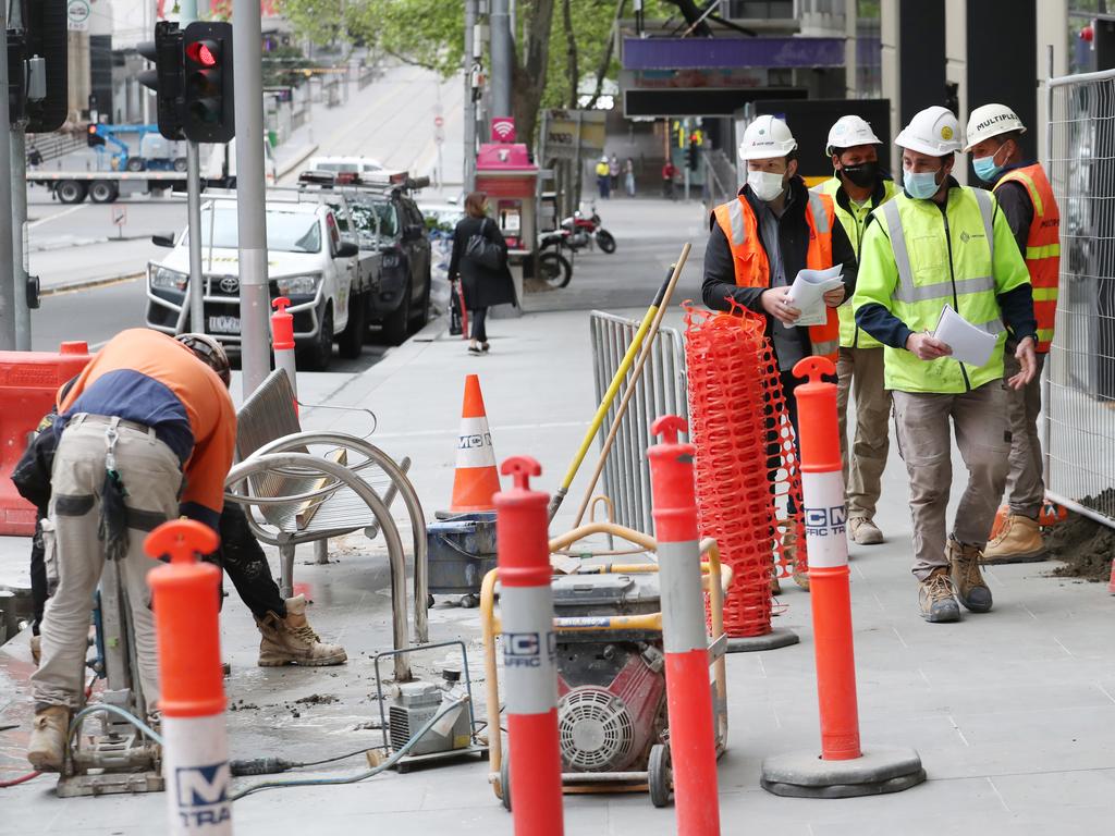 The jabs will be offered to up 25,000 construction workers. Photo: NCA NewsWire / David Crosling