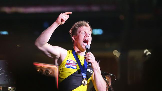 Jack Riewoldt of the Tigers sings on stage with The Killers