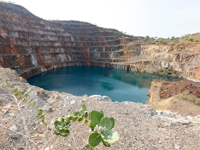 Cabinet papers: Radioactive soil from UQ dumped at Mary Kathleen mine ...