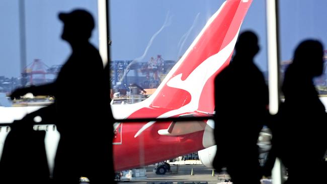 SYDNEY, AUSTRALIA - NewsWire Photos JULY 29, 2022: General scenes of a Qantas plane at the arrival gate at SydneyÃs International AirportPicture: NCA NewsWire / Jeremy Piper