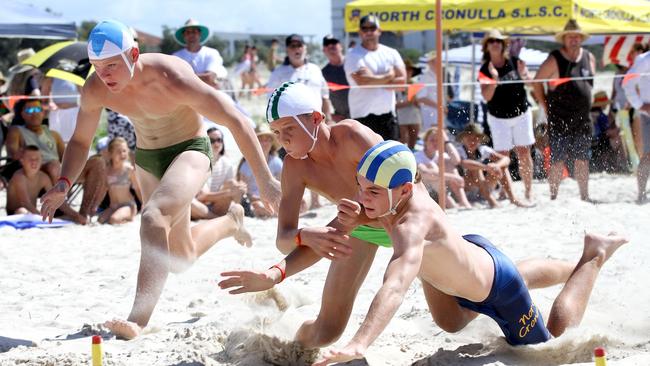 There was little between the young guns in this beach flags race at the youth titles. Pic: HarvPix.