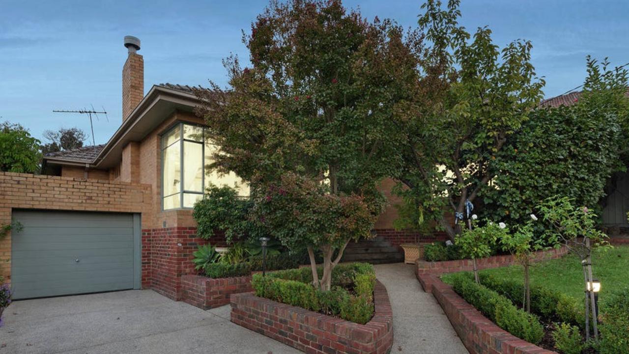 8 Ajax Street, Balwyn North sold for $2.401m.