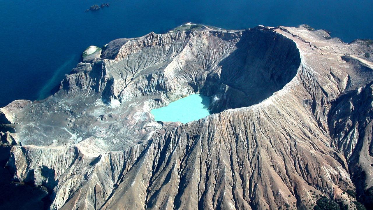 White Island volcano eruption Explosive combination that made island