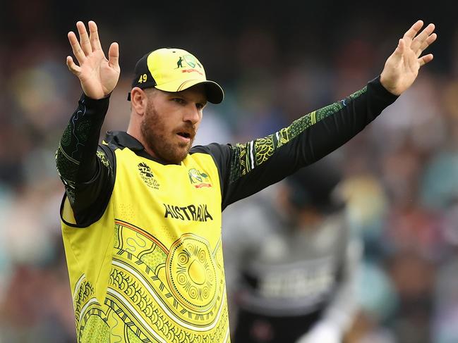 SYDNEY, AUSTRALIA - OCTOBER 22: Aaron Finch of Australia signals to team mates during the ICC Men's T20 World Cup match between Australia and New Zealand at Sydney Cricket Ground on October 22, 2022 in Sydney, Australia. (Photo by Mark Kolbe/Getty Images)