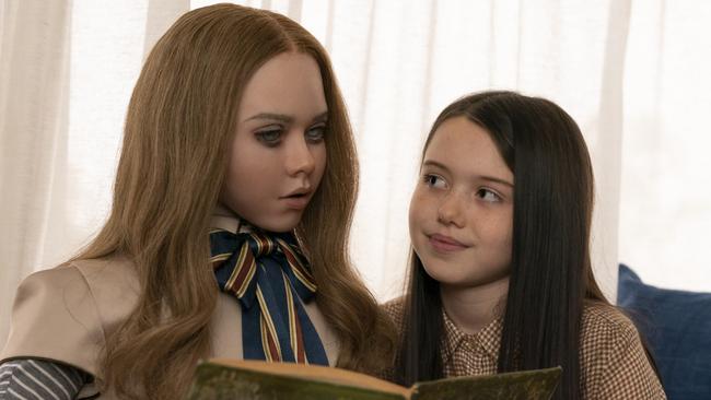 M3GAN and Cady (Violet McGraw) in M3GAN, directed by Gerard Johnstone. Picture: Universal Pictures