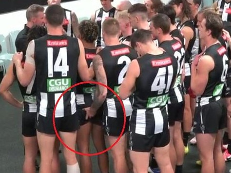 Jordan De Goey appearing to grope teammate Isaac Quaynor.