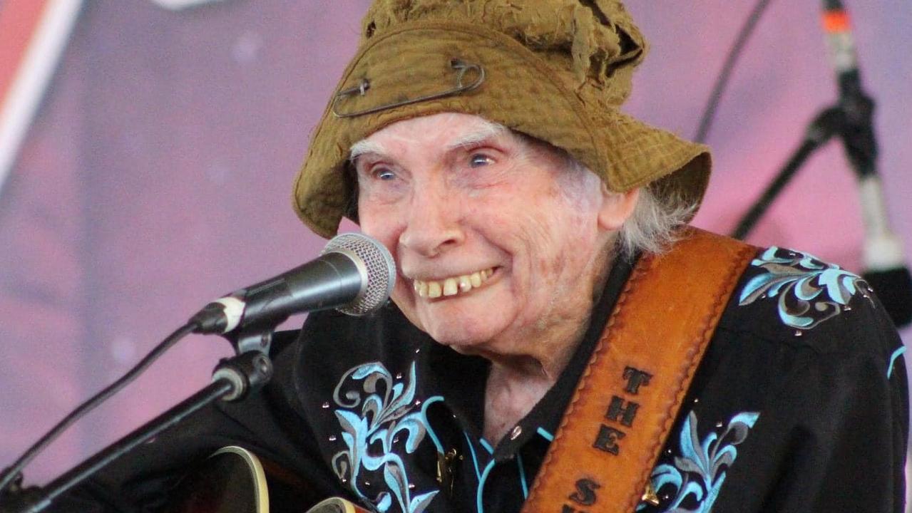 ‘Very last of his kind’: Tributes for ‘larrikin’ country music, Muster star