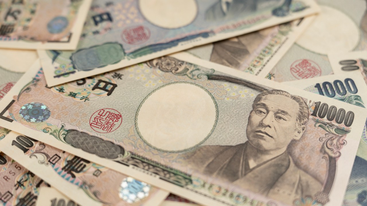 Should travellers buy Japanese yen now when it's weak | escape.com.au