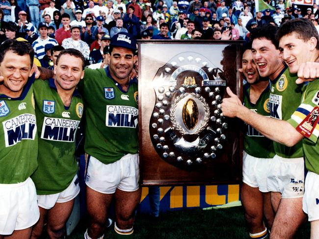 (L-R) Steve Walters, Ricky Stuart, cptain Mal Meninga, Laurie Daley, Bradley Clyde and Brett Mullins.