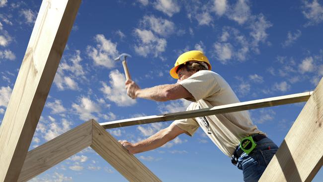 Melbourne builders and tradies face lost hours across from September.