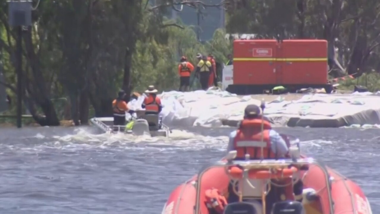 'Significant flows' coming down the Murray River towards Blanchetown and Swan Reach