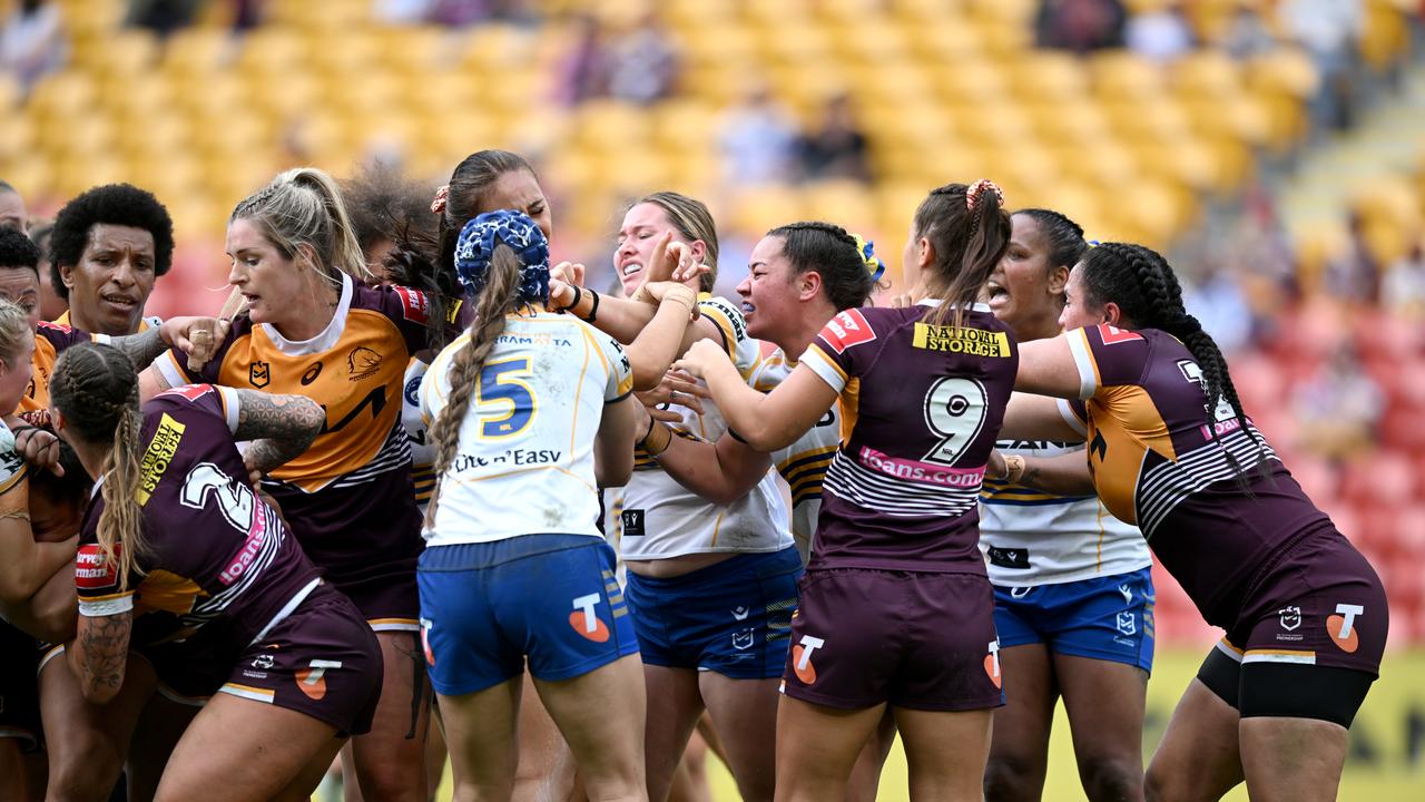 NRLW Round 1 2024 scores: Bulldogs, Broncos brawl mars match, Sharks ...