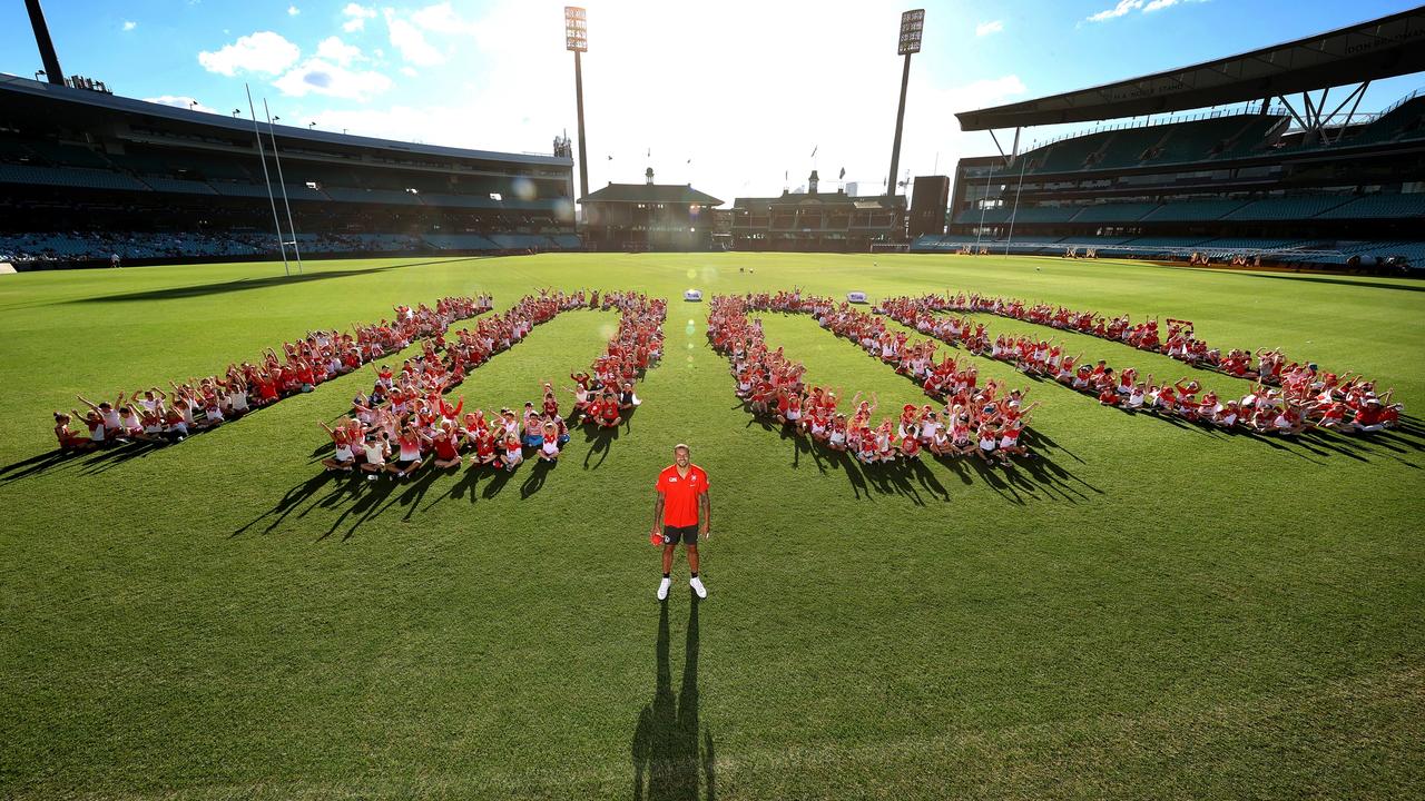 Sydney Swans superstar Lance Franklin with 1000 NAB AFL Auskick players at the SCG, marking the historic 1000 goals kicked by Buddy in his career. Picture: Phil Hillyard
