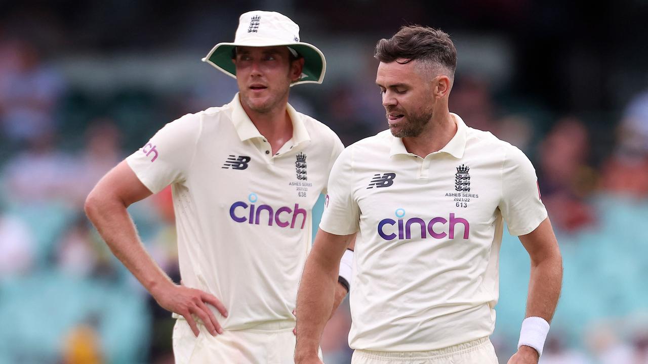Jimmy Anderson (R) says he has the support of England’s key leaders to play on. Photo: AFP